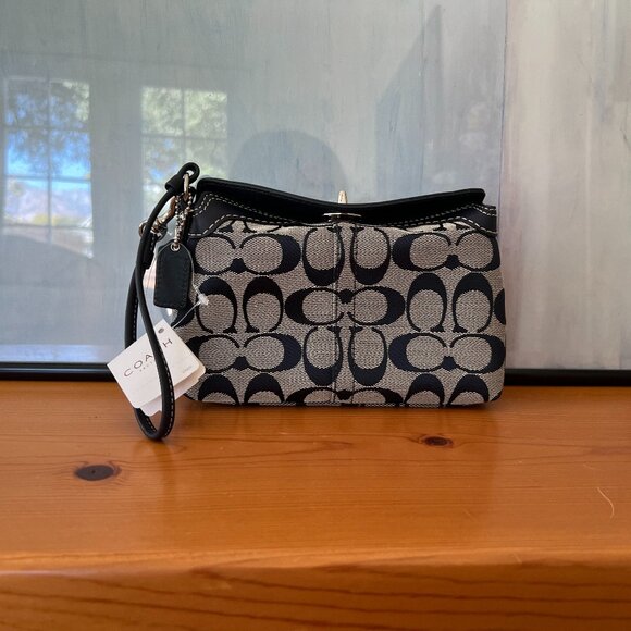 BRAND NEW NWT Coach Navy Signature C Turnlock Mini Hobo Bag - Picture 1 of 4